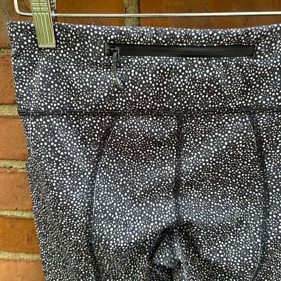 Lululemon Pace Rival Crop Legging in Freckle Flower Black White - Picture 6 of 10